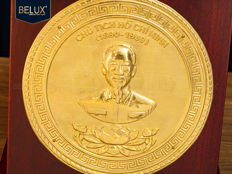 Hộp gỗ mặt tròn Bác Hồ bằng đồng 23x23cm